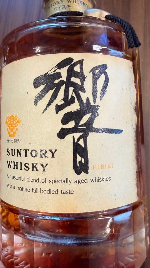 SUNTORY 響　ゴールドキャップ、裏ゴールドラベル