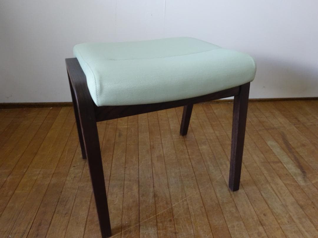 じんちょうげ　カリモク　CT0406　スタッキングチェア　スツール　　美品