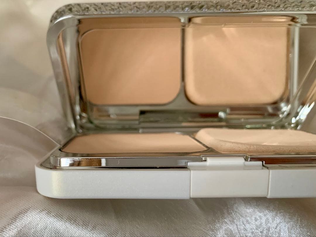 AQ ミリオリティ トリートメント パウダーファンデーション　300