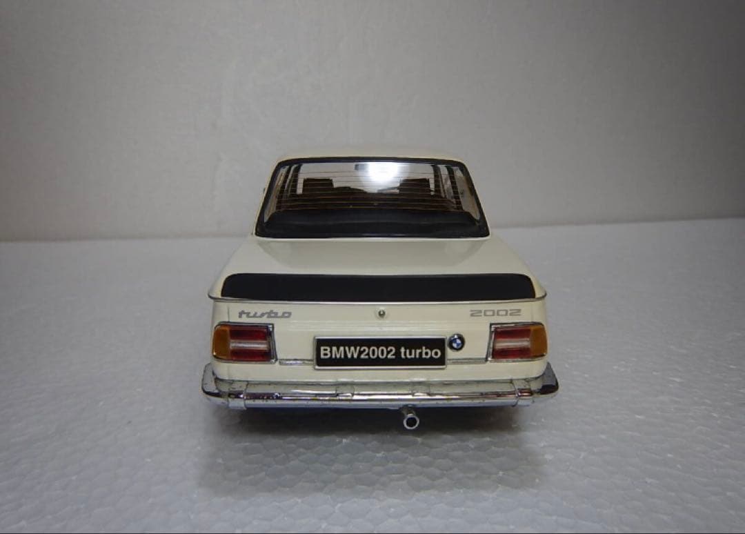 KYOSHO 1/18 BMW 2002turbo （White)絶版稀少モデル