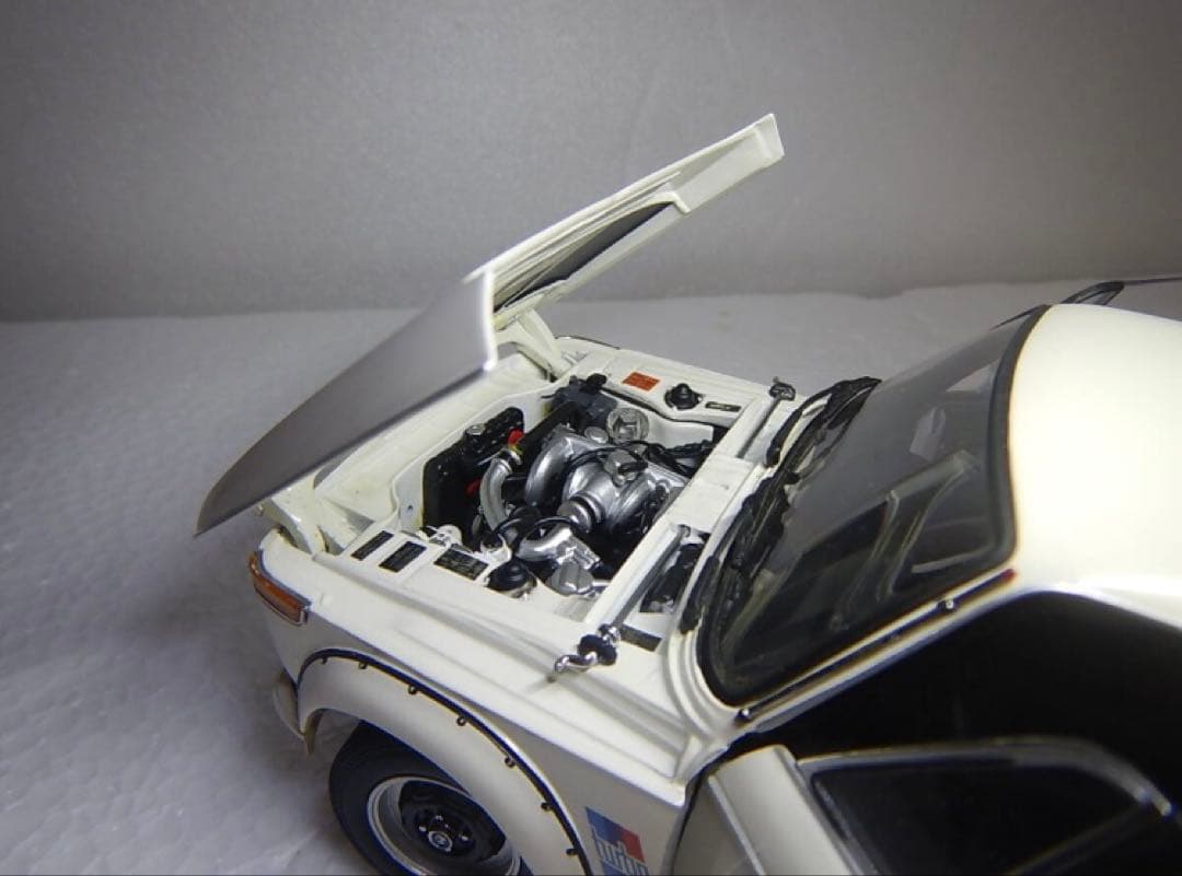KYOSHO 1/18 BMW 2002turbo （White)絶版稀少モデル