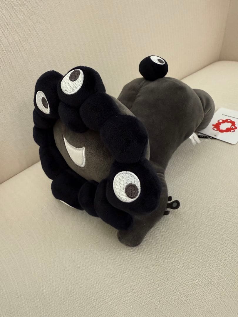 万博　黒ミャクミャク 這い型 ぬいぐるみ Ｍサイズ★