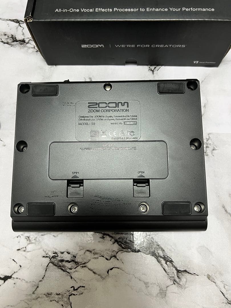 極美品！ZOOM V3ボーカルエフェクトプロセッサー「別売りの電源アダプター付」