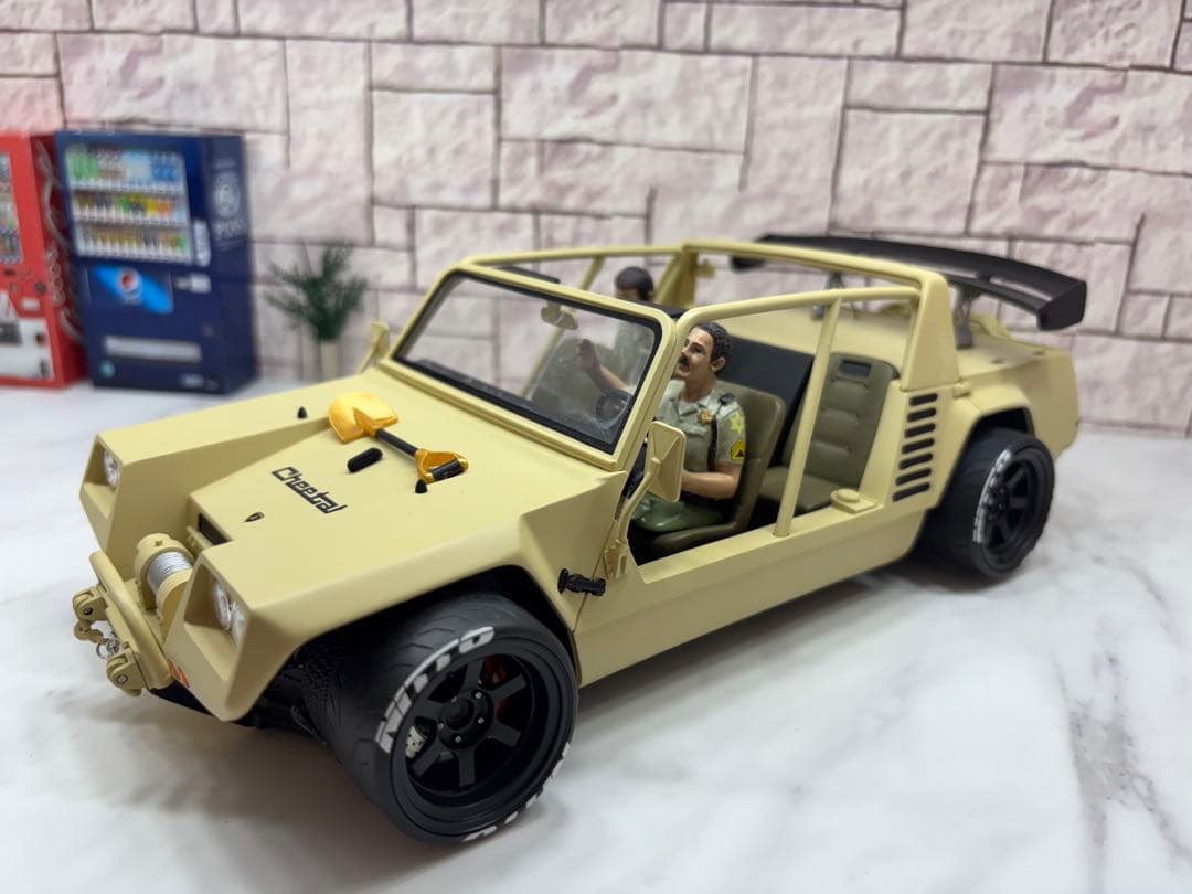 1/18ミニカー ランボルギーニ チーター　カスタム　フィギュア2体付き