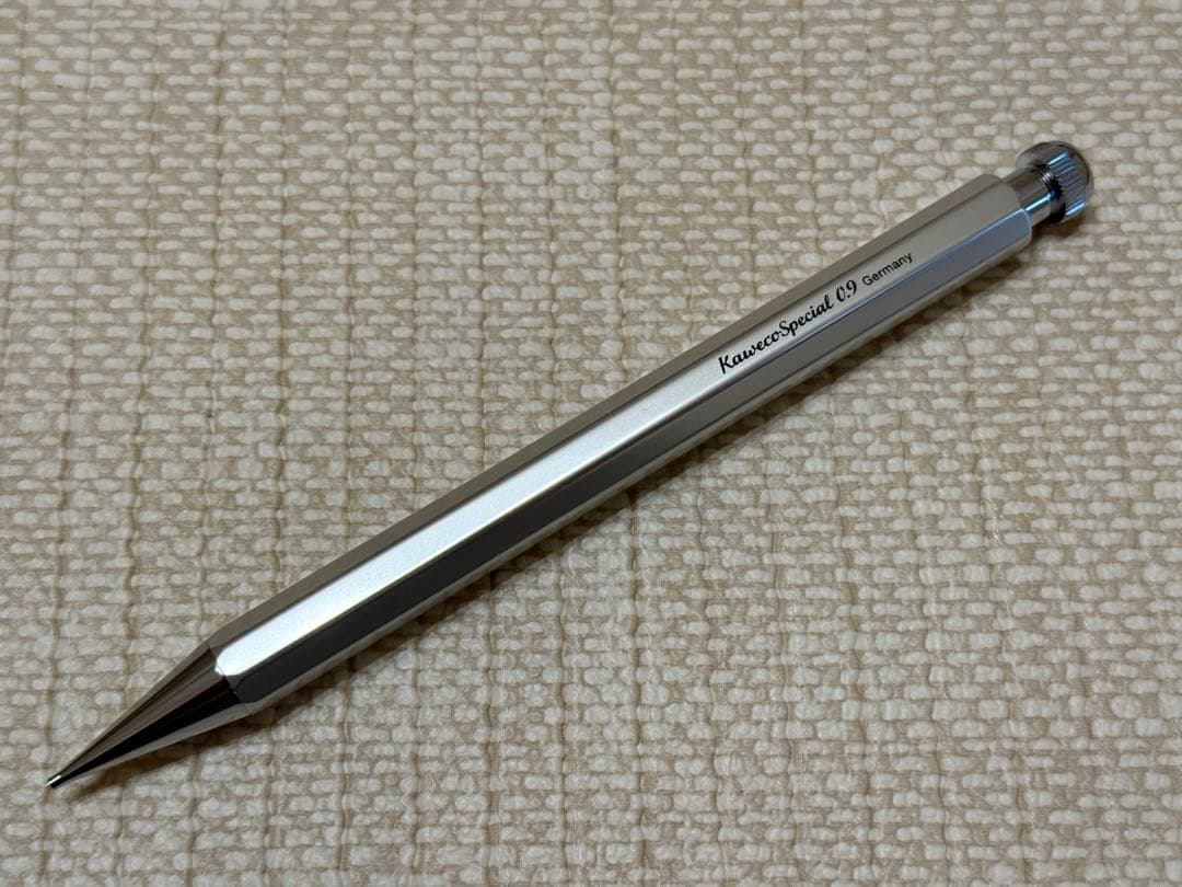 カヴェコスペシャル シャイニーシルバー 0.9mm 限定色