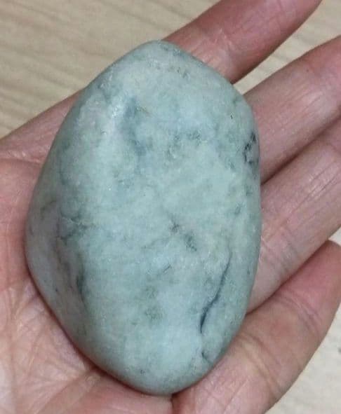 糸魚川翡翠　黒や緑翡翠　ひすい　ヒスイ　76g 糸魚川翡翠　ひすい