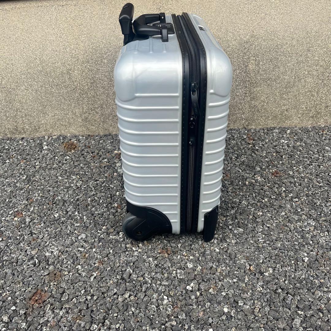 【美品】リモワ　サルサ　ビジネストローリー　機内持込可　TSA搭載 23L