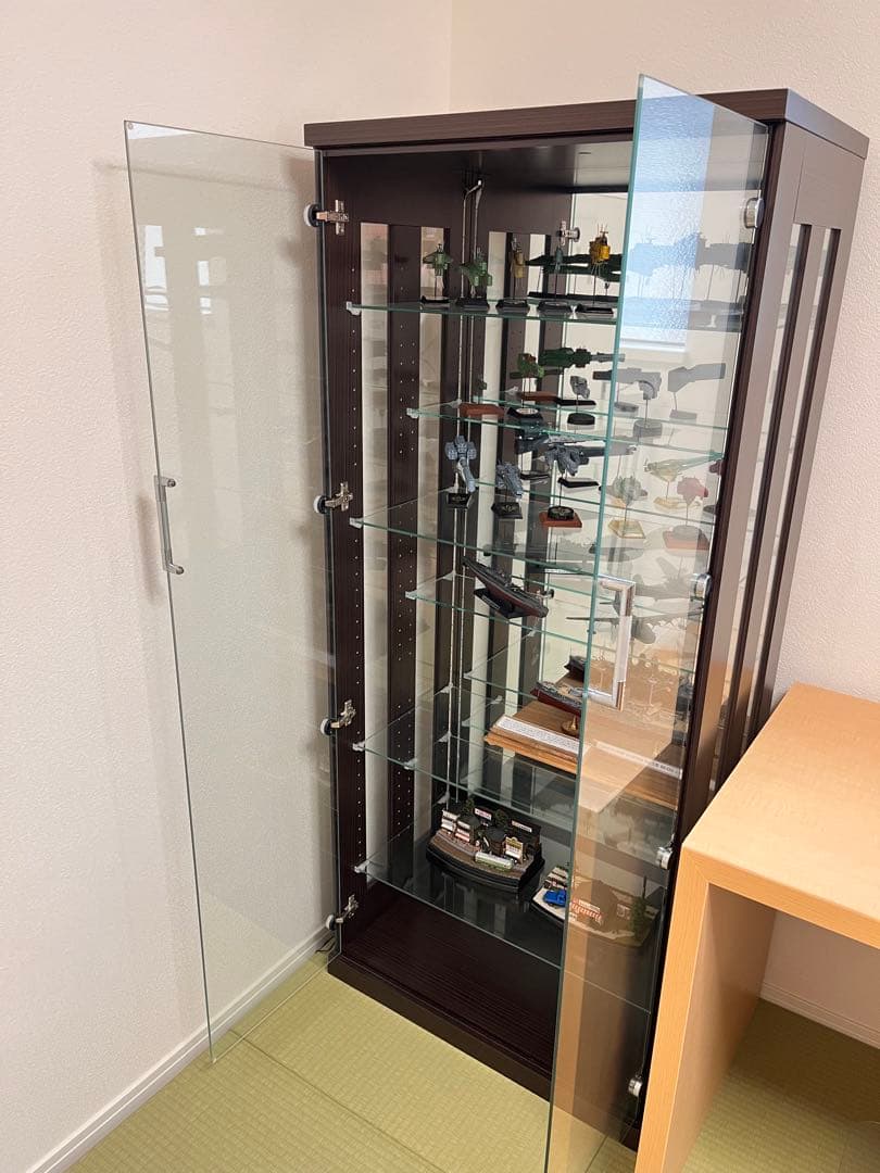 【美品】大川家具　LEDライト付きコレクションボード　ガラスショーケース