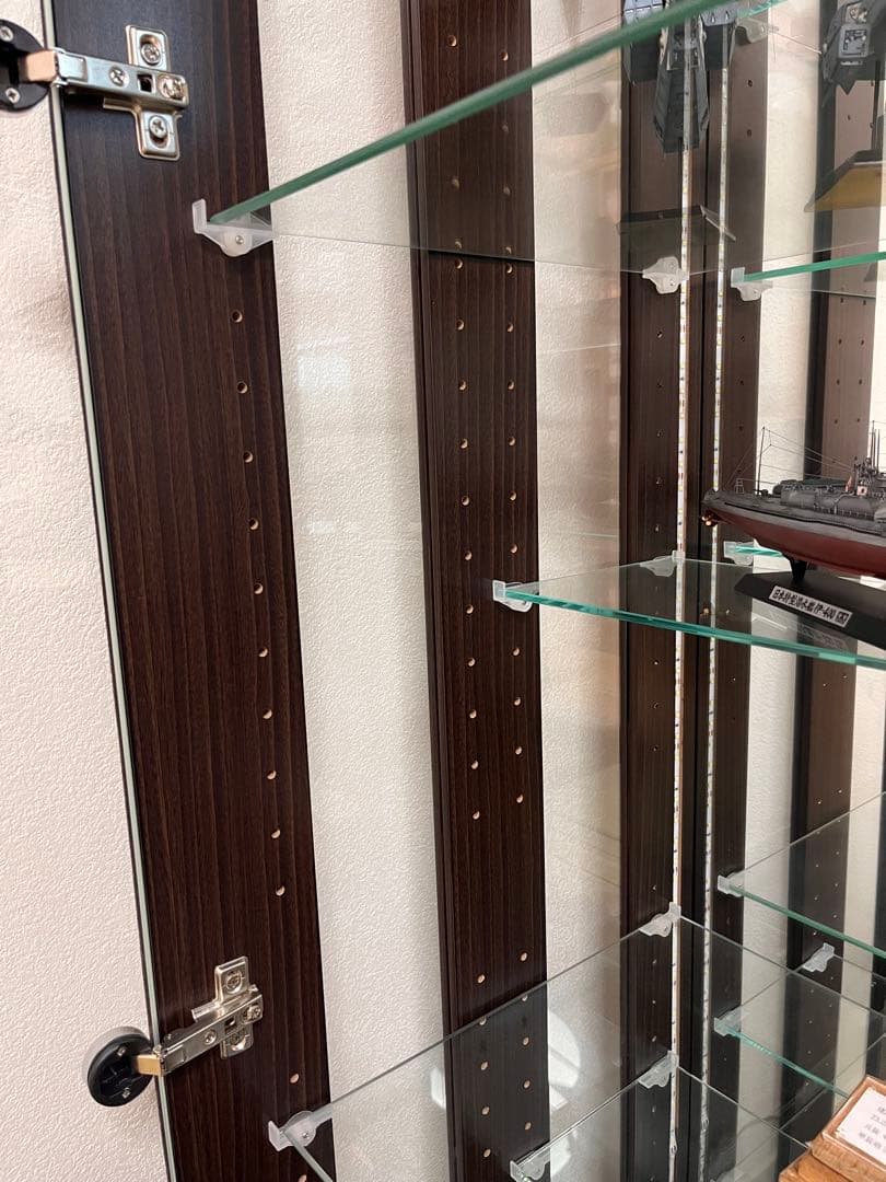 【美品】大川家具　LEDライト付きコレクションボード　ガラスショーケース