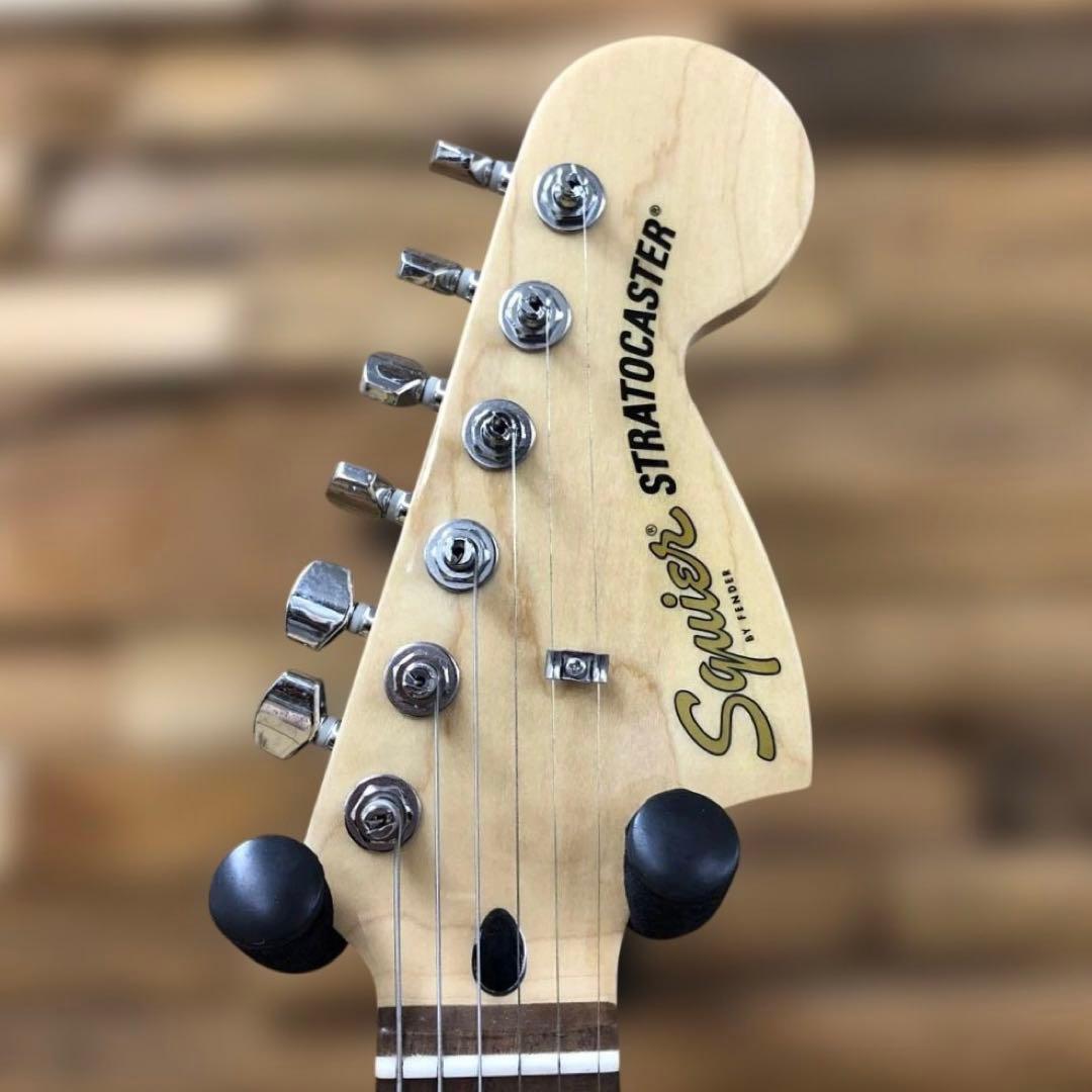 【美品】　エレキギター　 Squier（スクワイヤー）　ストラトタイプ　ホワイト