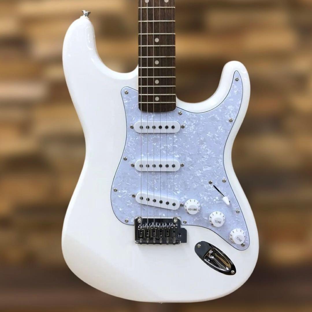 【美品】　エレキギター　 Squier（スクワイヤー）　ストラトタイプ　ホワイト