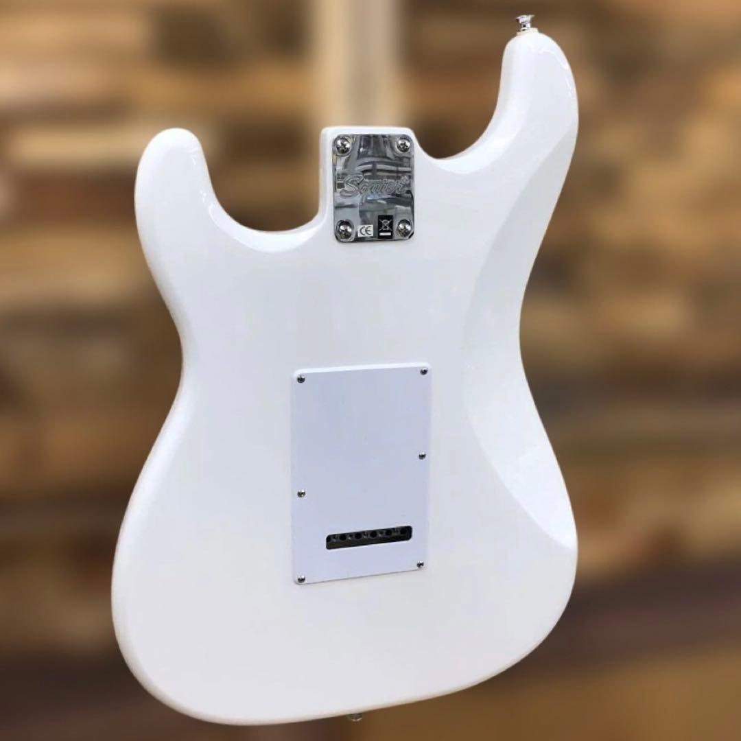 【美品】　エレキギター　 Squier（スクワイヤー）　ストラトタイプ　ホワイト