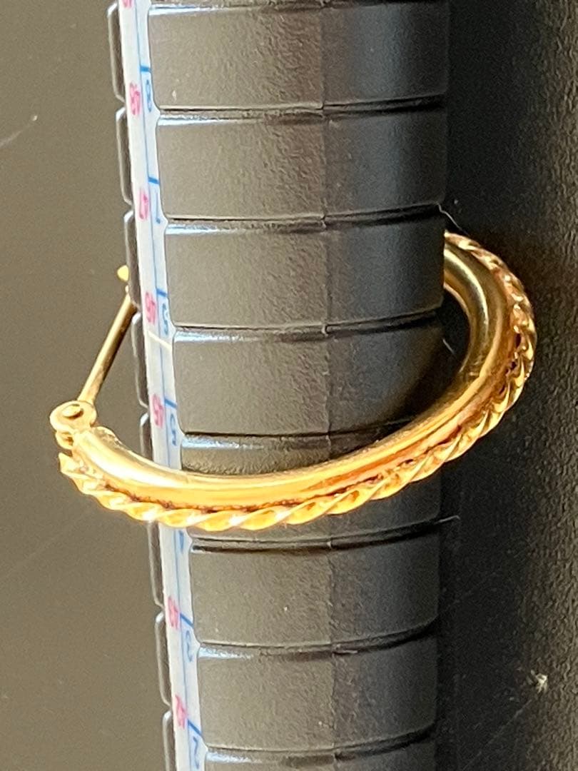 ツイストデザイン【K18】フープピアス