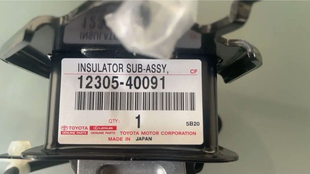 トヨタI Q 右前エンジンマウント（インシュレーター ）12305-40091