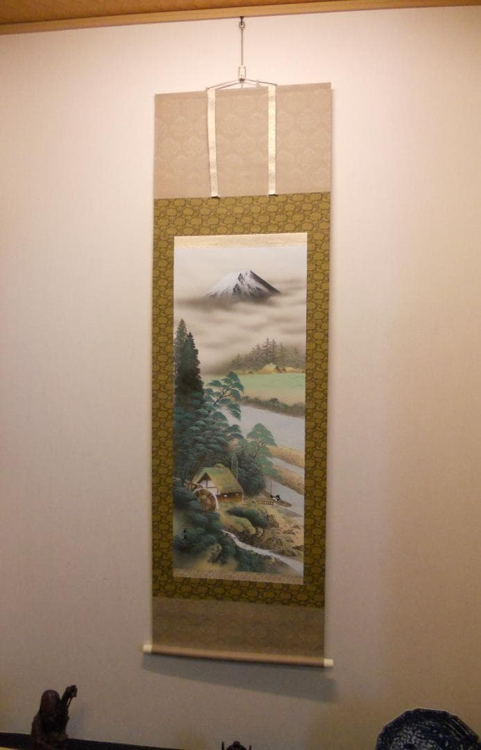 掛け軸 玉翠 彩色富士之図 絹本 希少 軸装 茶道具 掛軸 美品 です。