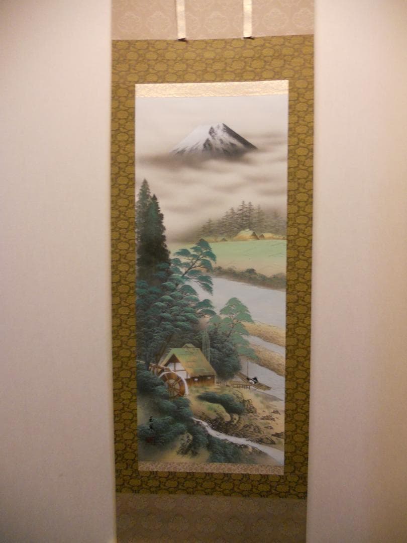 掛け軸 玉翠 彩色富士之図 絹本 希少 軸装 茶道具 掛軸 美品 です。