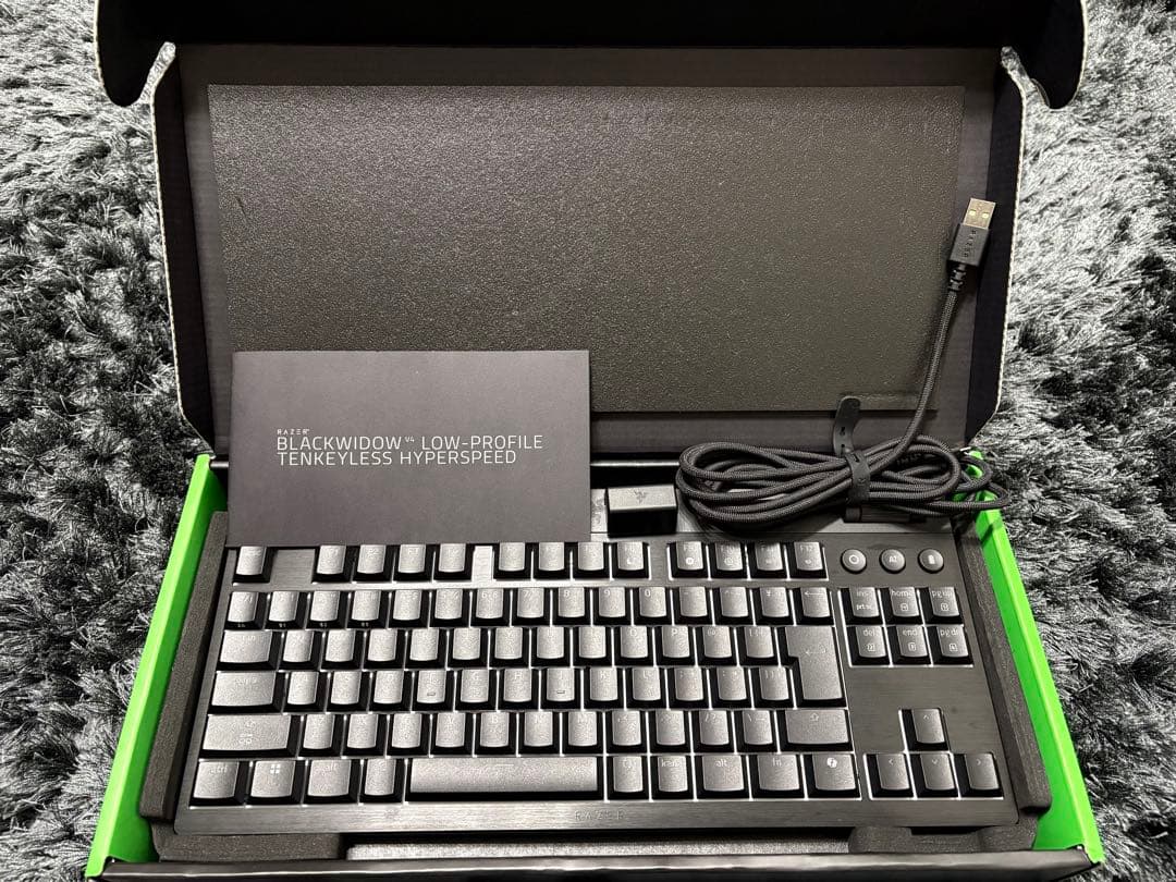 Razer 去年発売のキーボード＆人気のサウンドバー(スピーカー)セット
