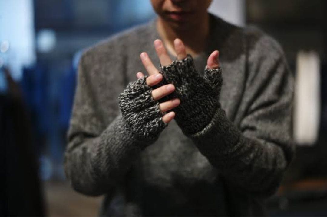 【PICEA（ピセア）】手袋 カシミア ごま塩　ブラック