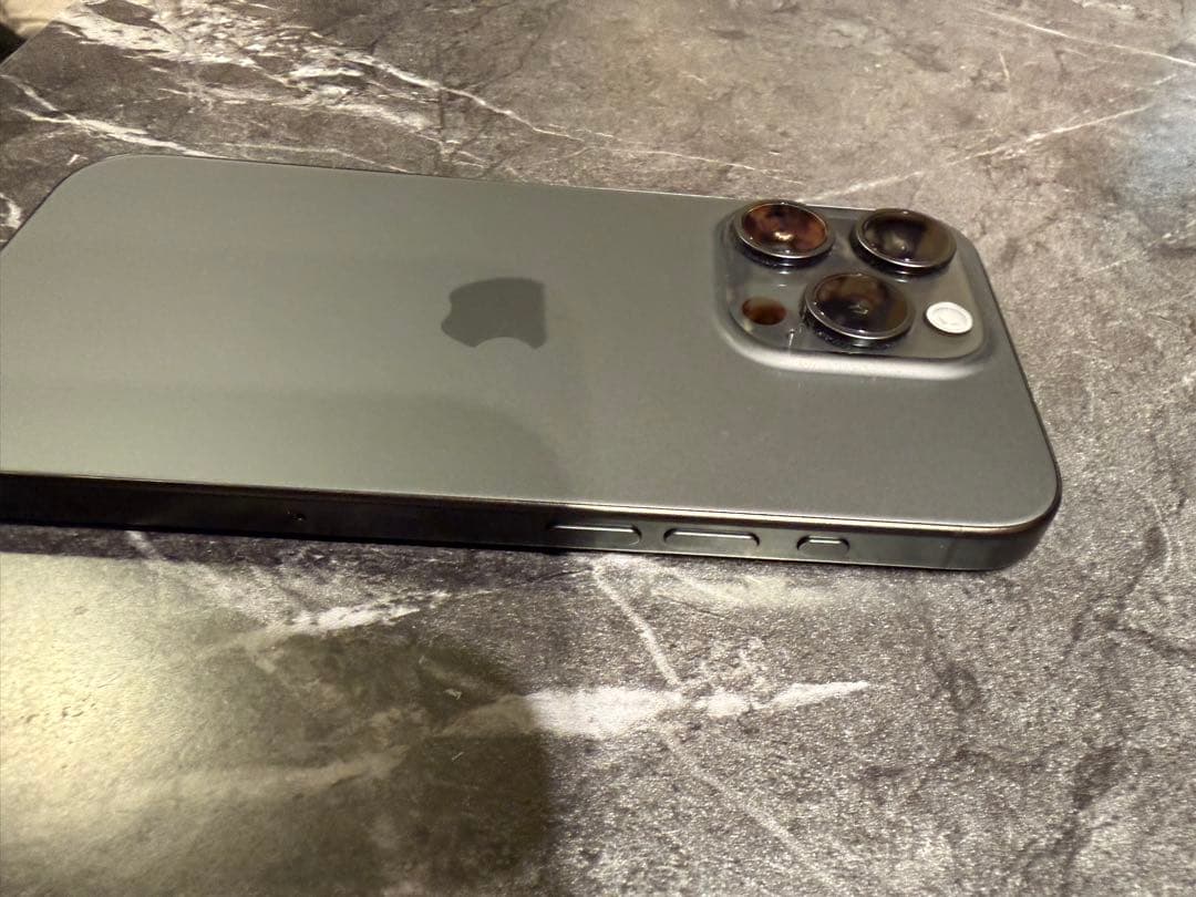 (美品) Apple iPhone 15 Pro ブラック+ケース2種、フィルム