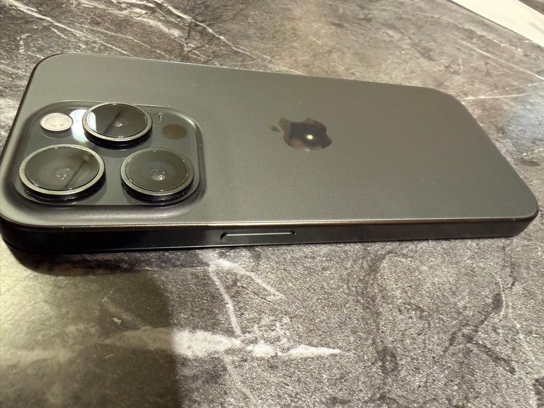 (美品) Apple iPhone 15 Pro ブラック+ケース2種、フィルム