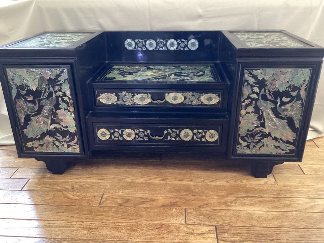 韓国伝統工芸　螺鈿細工漆塗り　青貝象嵌細工の黒木製収納家具　ヴィンテージ　希少品