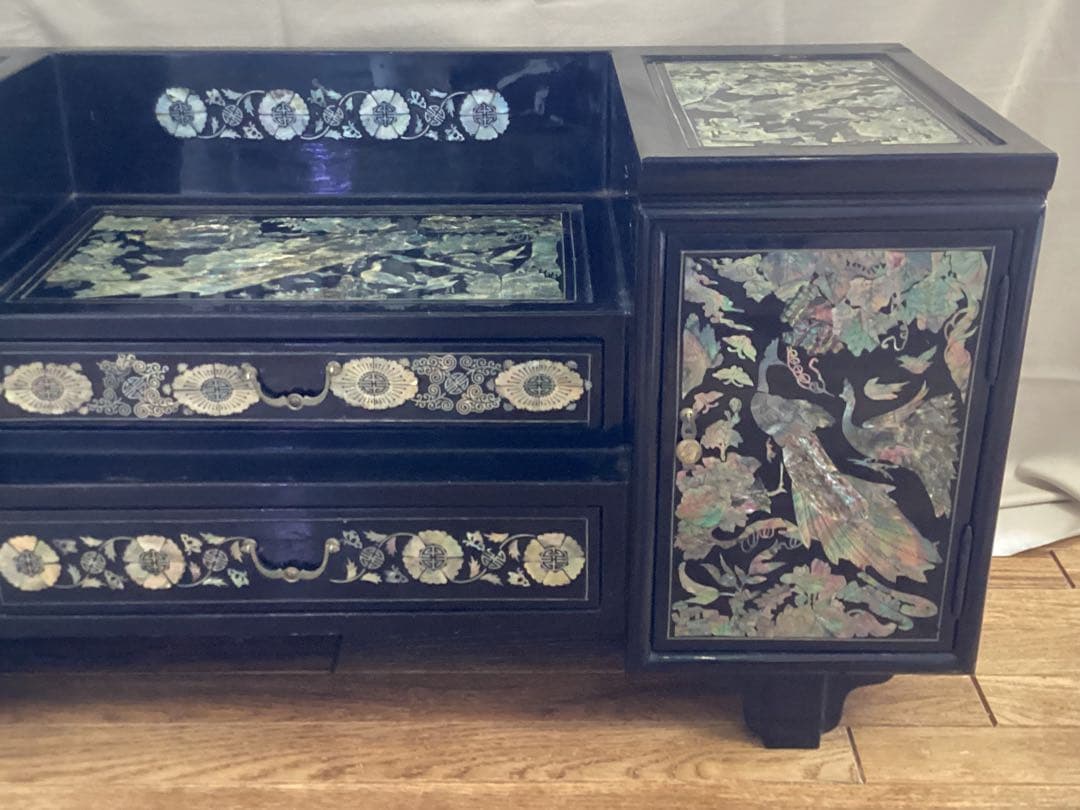 韓国伝統工芸　螺鈿細工漆塗り　青貝象嵌細工の黒木製収納家具　ヴィンテージ　希少品