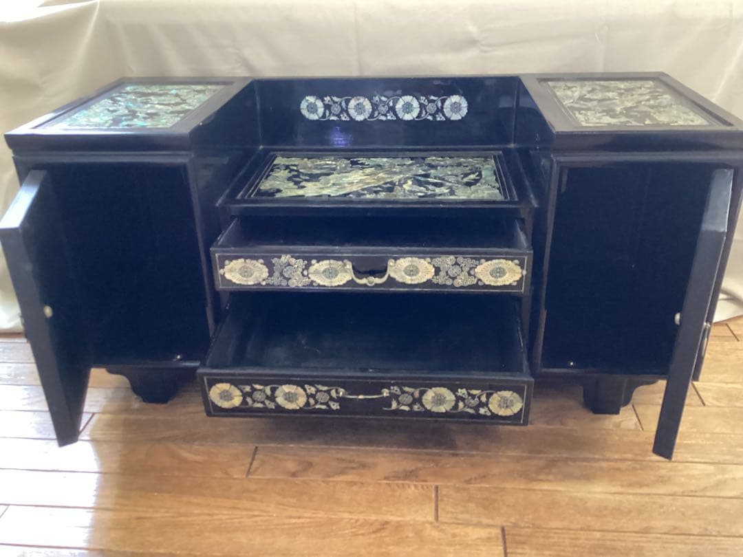韓国伝統工芸　螺鈿細工漆塗り　青貝象嵌細工の黒木製収納家具　ヴィンテージ　希少品