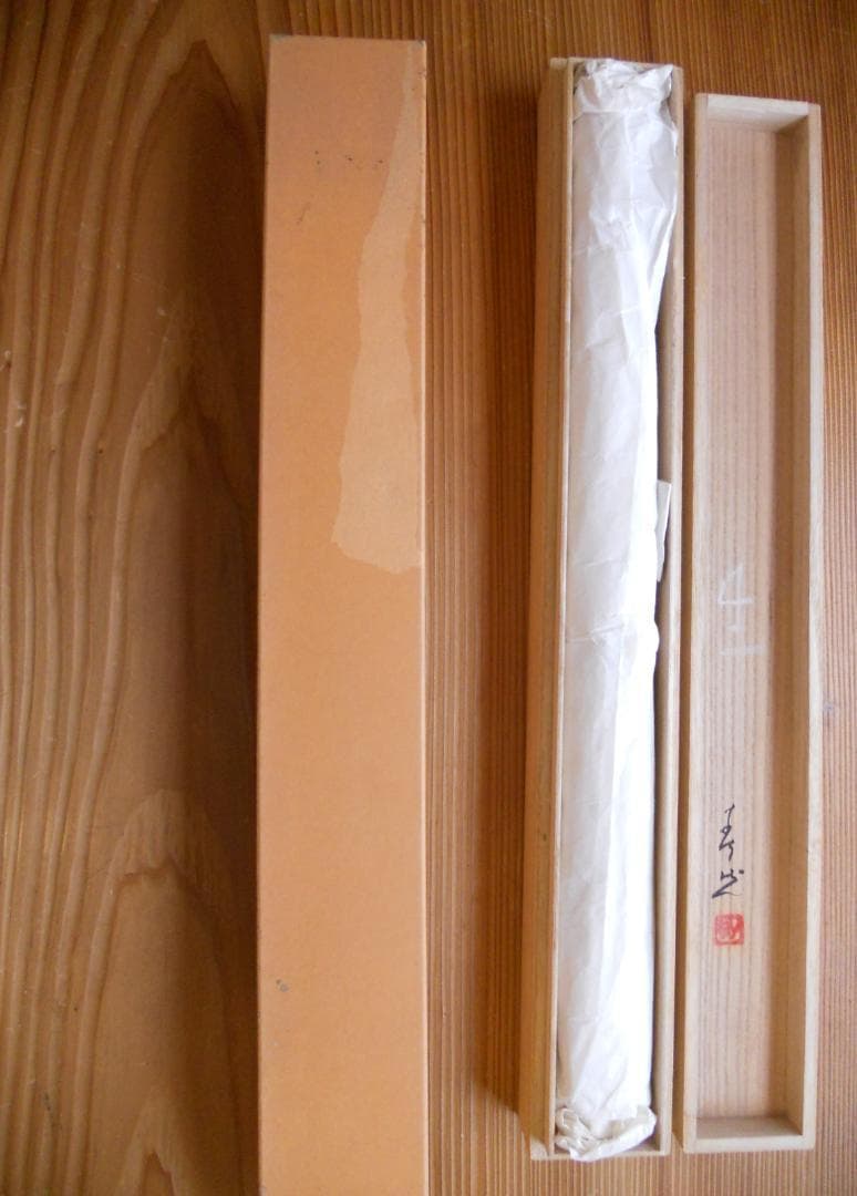 掛け軸 春光 水墨山水 絹本 希少 軸装 茶道具 掛軸 美品 です。