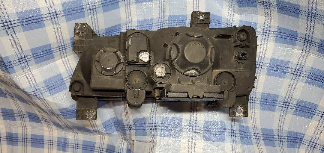 三菱ふそうスーパーグレート右側HIDヘッドライト全点灯確認済（運転席）