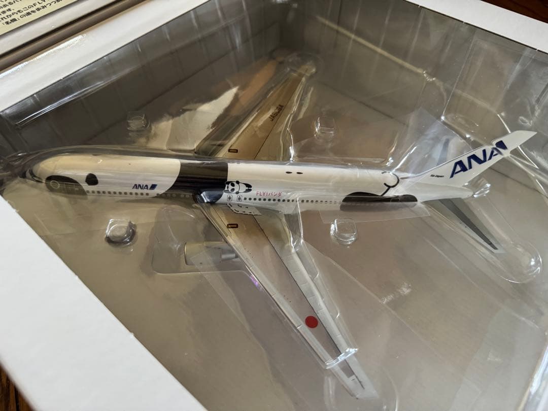 R*N様 【美品】ANA B767-300ER FLY！パンダ　1/200モデル