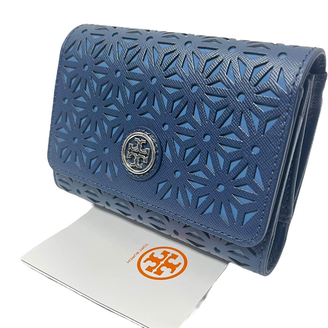 新品　ToryBurch 三つ折り財布パンチングレザー 花柄カットワーク