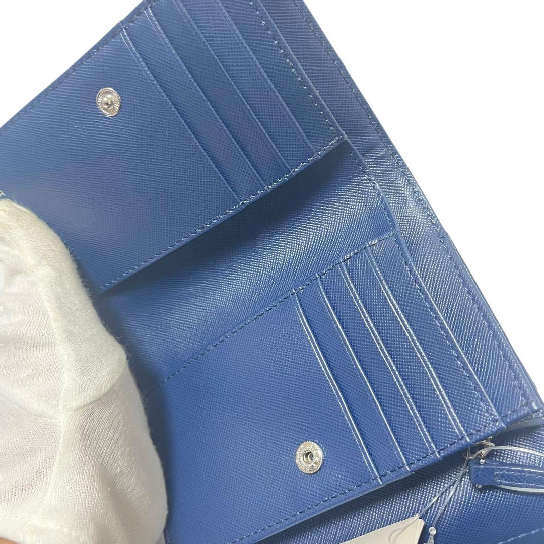 新品　ToryBurch 三つ折り財布パンチングレザー 花柄カットワーク