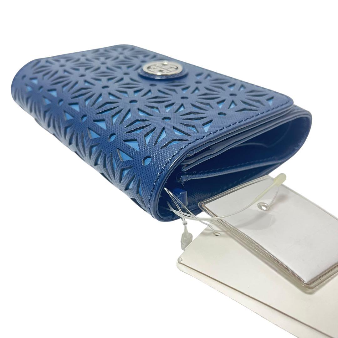 新品　ToryBurch 三つ折り財布パンチングレザー 花柄カットワーク