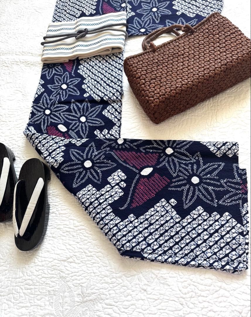 16時まで◆粋な大人の浴衣 ◆ 有松絞り 舞蝶文 仕立の大変上質な逸品 晩夏