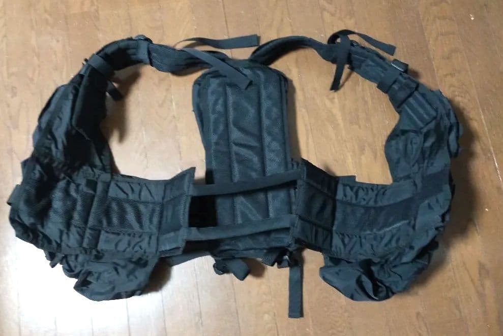 CP COMPANY タクティカルベスト 多機能　多目的　ミリタリー　アウトドア