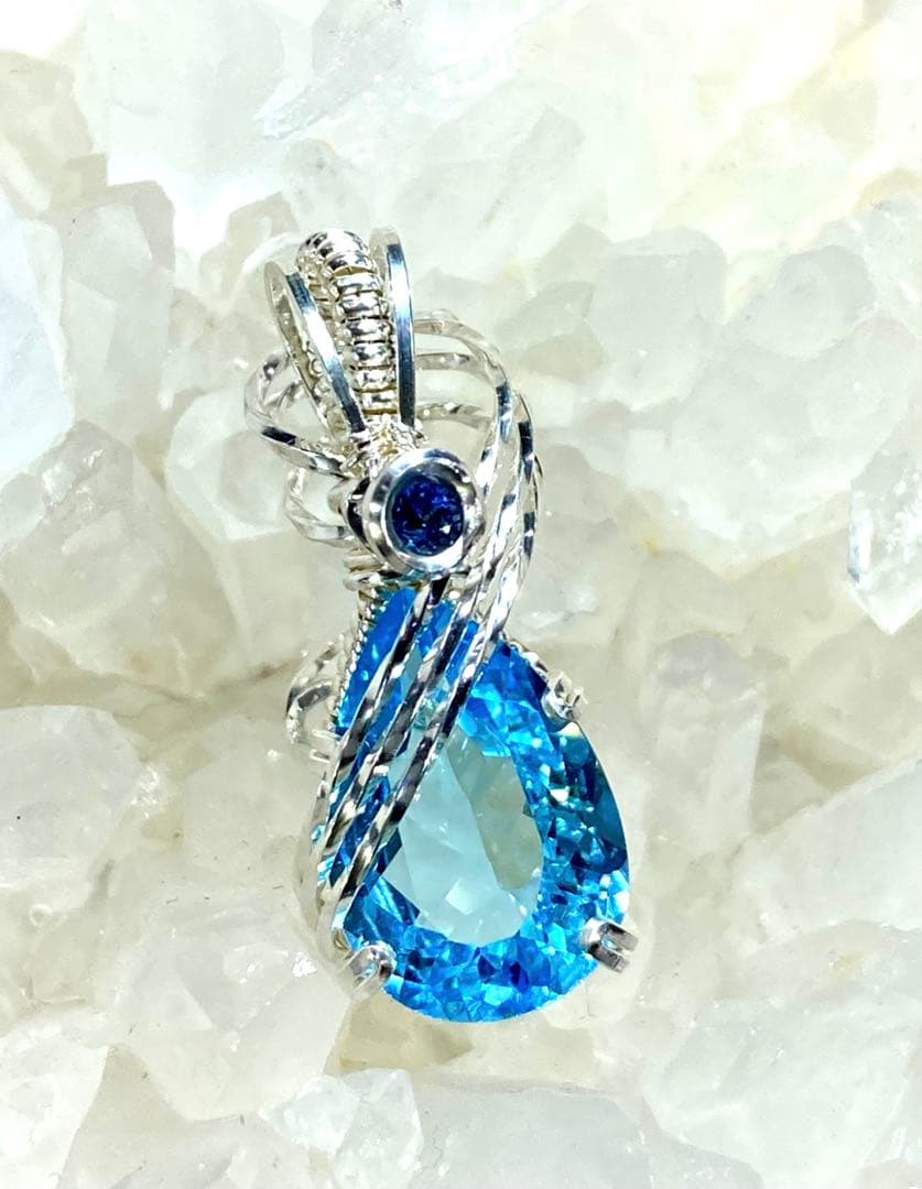 ブルートパーズ ブルーサファイア ペンダントトップ ワイヤージュエリー