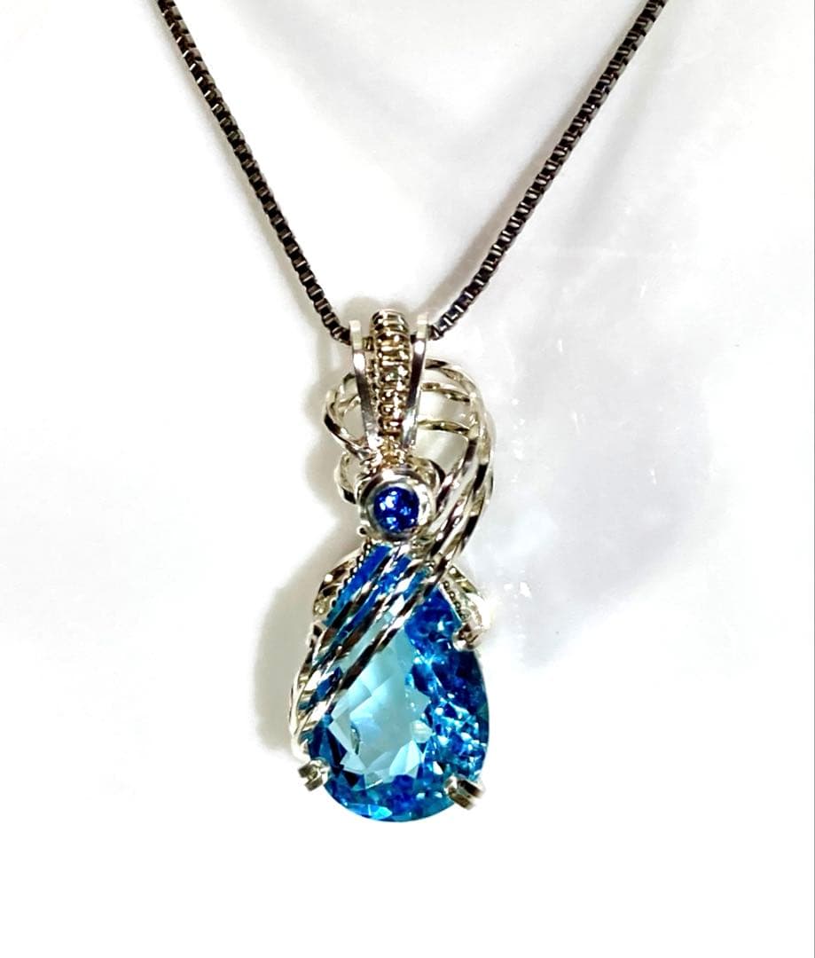 ブルートパーズ ブルーサファイア ペンダントトップ ワイヤージュエリー