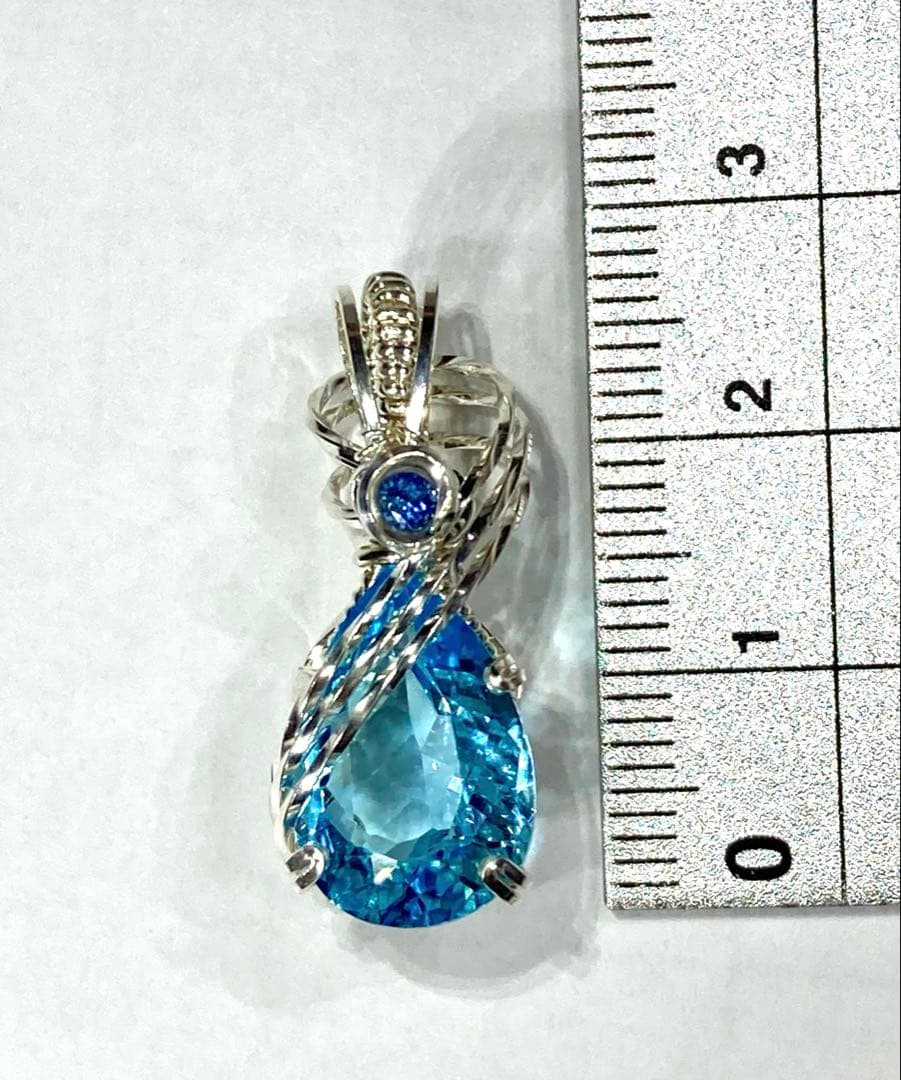 ブルートパーズ ブルーサファイア ペンダントトップ ワイヤージュエリー