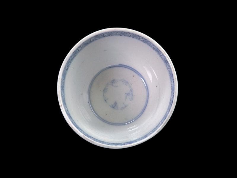 古伊万里　花に七宝紋　菊花四方襷紋に鳳凰の図　蕎麦猪口　E209AS-CXg