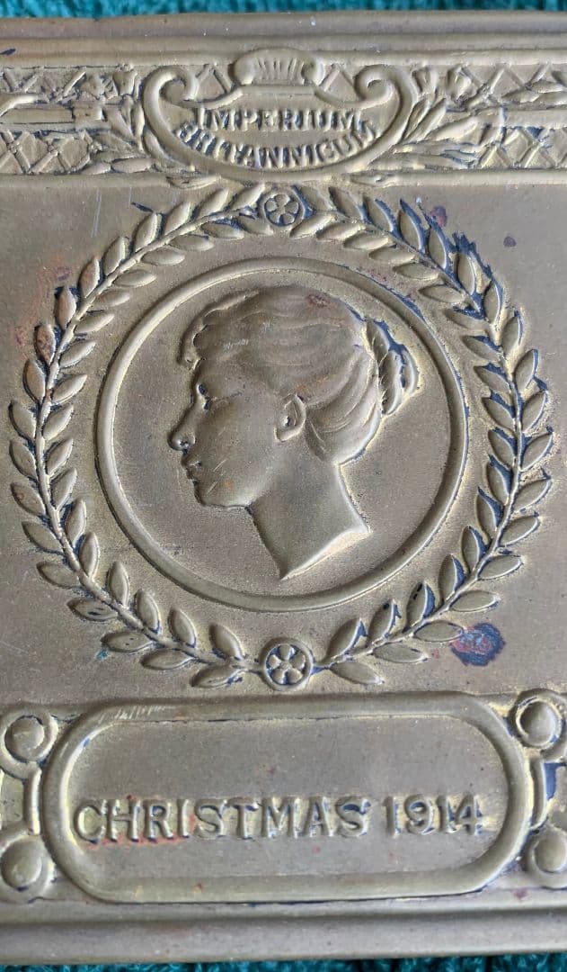 111年前！クリスマスギフト缶1914年メアリー王女が戦場の兵士に贈った真鍮の缶