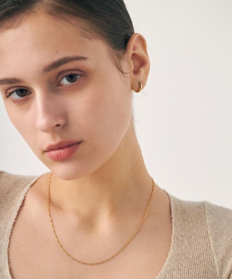 ete エテ チャンキーハグピアス ゴールド両耳シンプルゴールドピアス