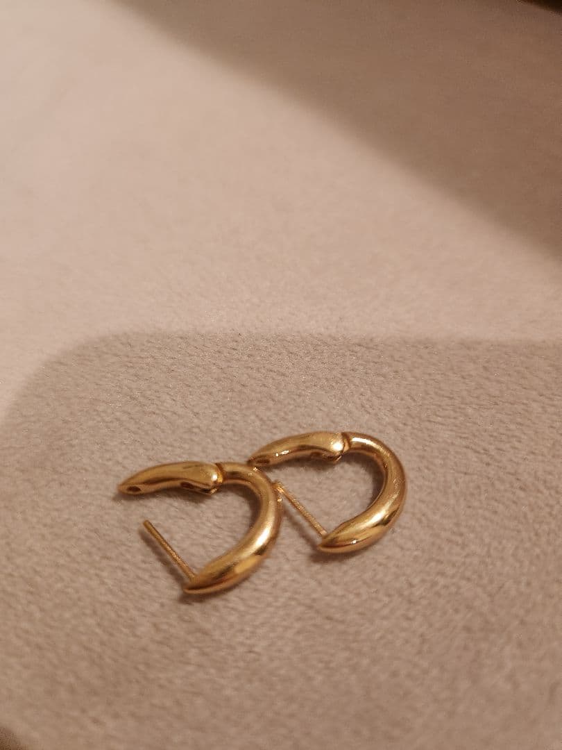 ete エテ チャンキーハグピアス ゴールド両耳シンプルゴールドピアス