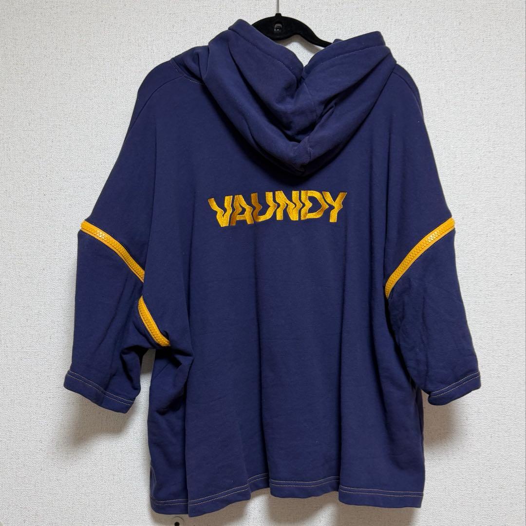 vaundy HEAD SHOT　パーカー