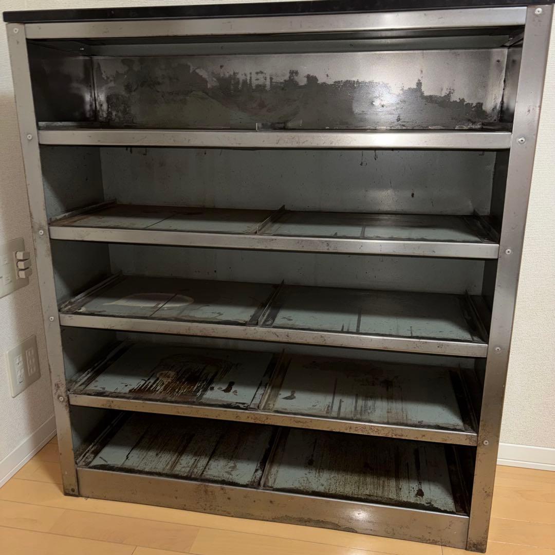 vintage インダストリアル　スチールキャビネット