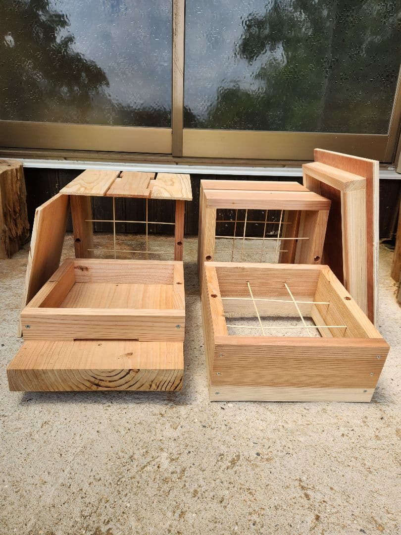 熟練大工作製、柾目板使用で重箱の節抜けの心配なし、日本蜜蜂４段重箱式巣箱