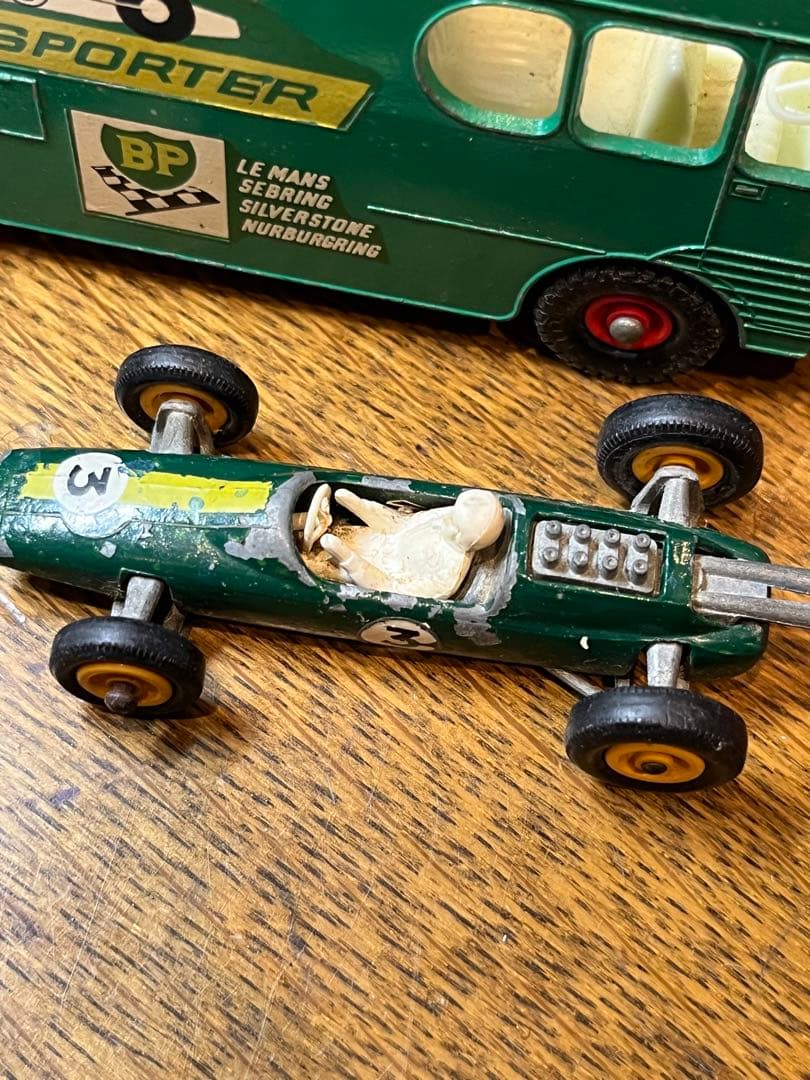 マッチボックス　レーシングカートランスポーター