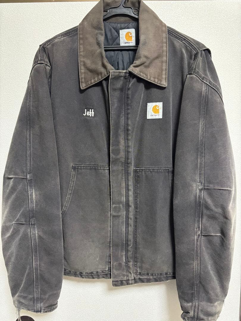 年末セールCarhartt ダークグレー デトロイトジャケット Jeff刺繍付き