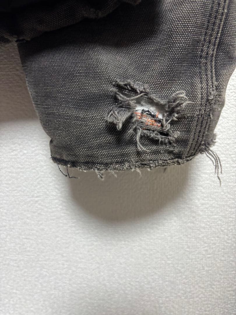 年末セールCarhartt ダークグレー デトロイトジャケット Jeff刺繍付き