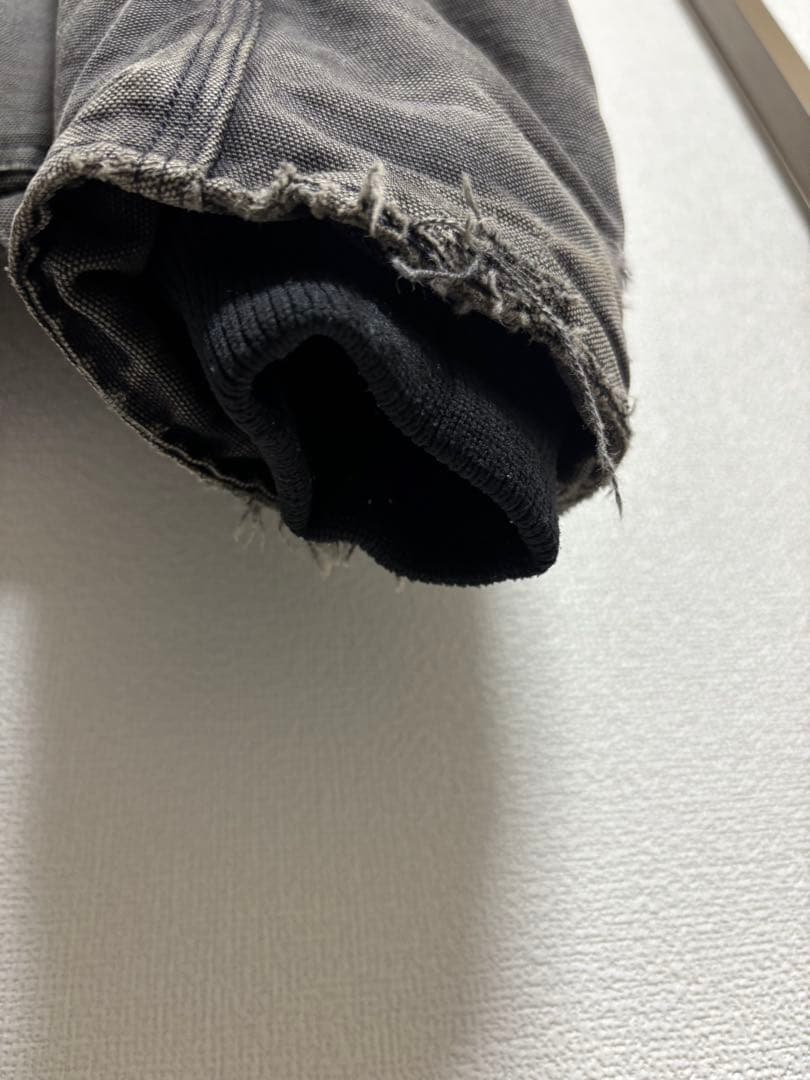 年末セールCarhartt ダークグレー デトロイトジャケット Jeff刺繍付き