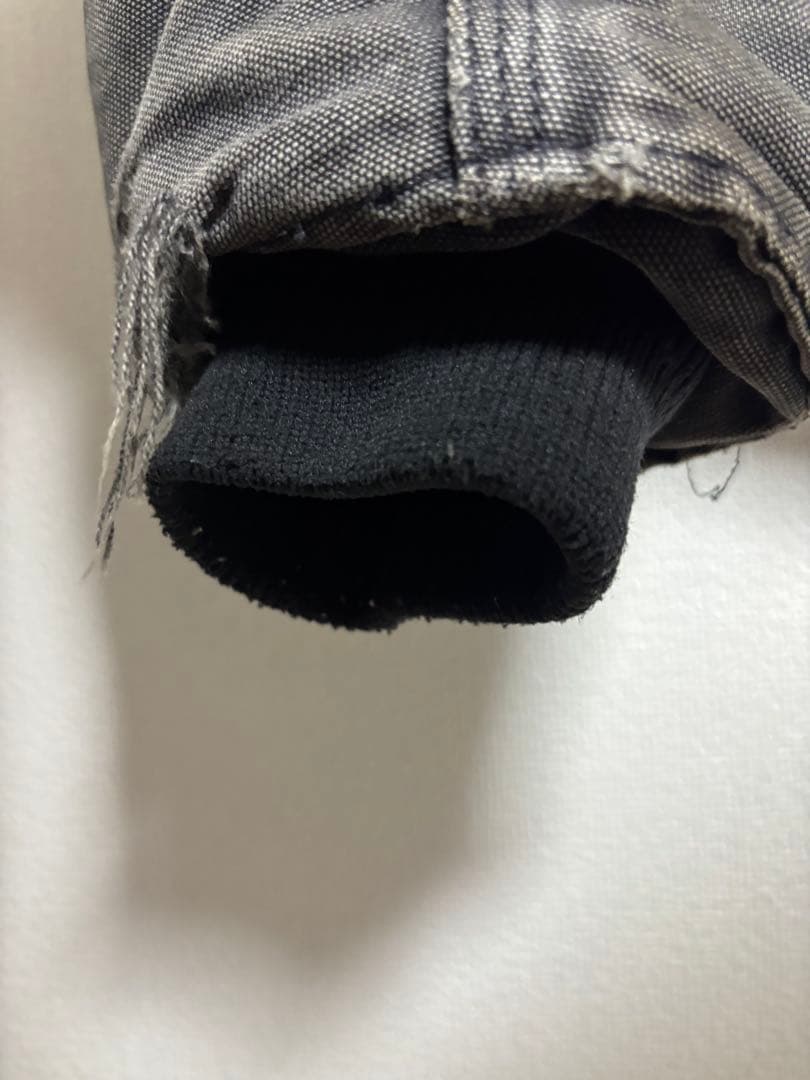 年末セールCarhartt ダークグレー デトロイトジャケット Jeff刺繍付き